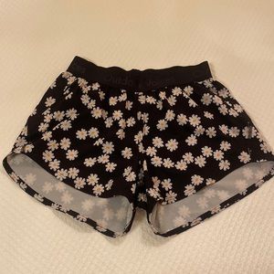 OUTDOOR VOICES SHORTS • BARELY WORN